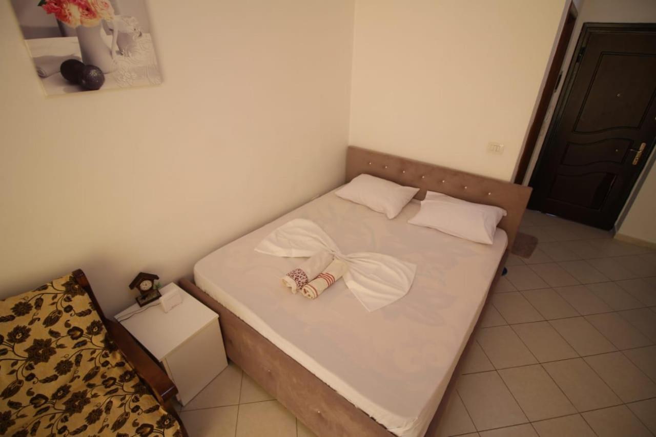 Mona'S Apartments 1 Sarandë Esterno foto